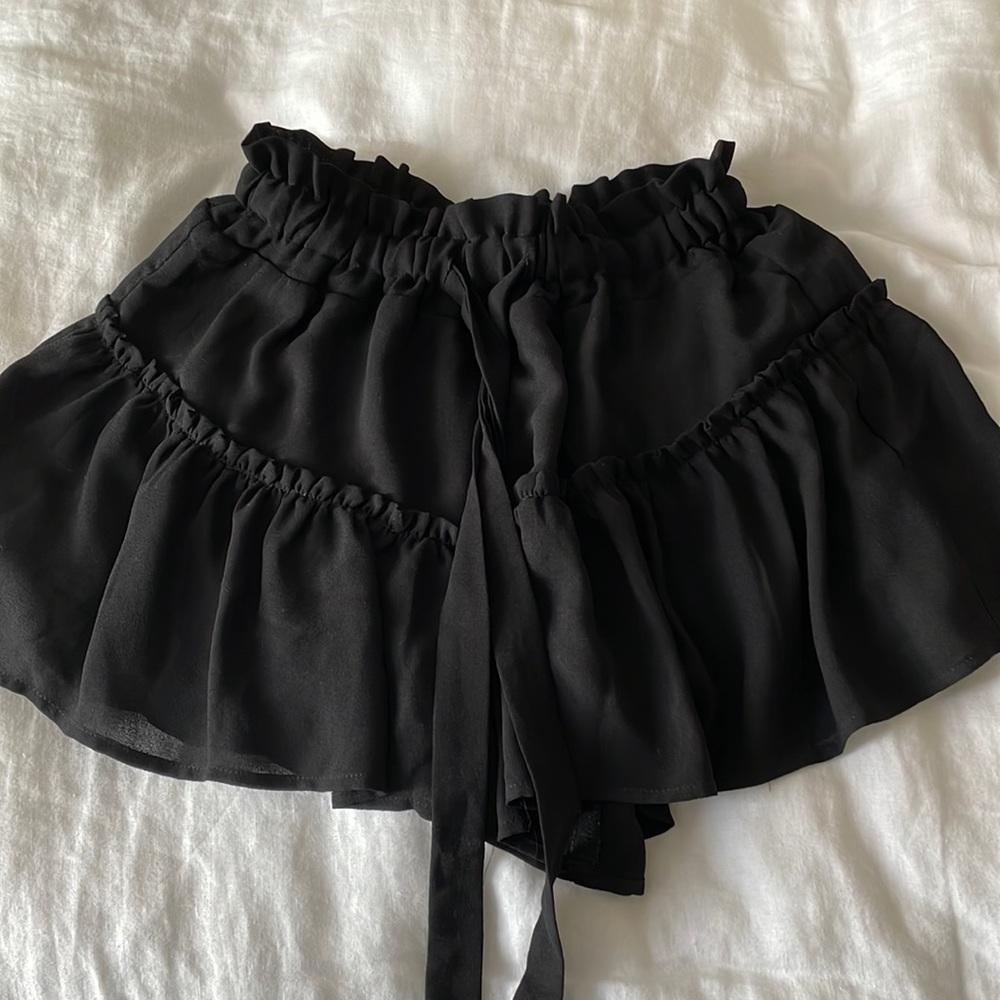 black flowy shorts
